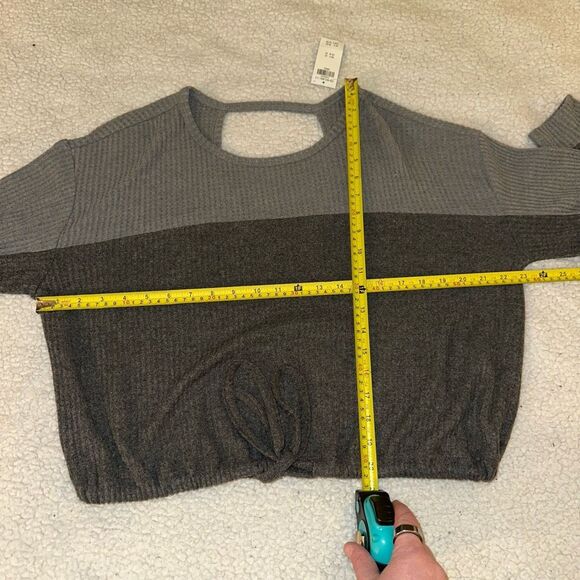 Hollister Gray Colorblock Waffle Sweater Long Sleeve Back Cutout Small NWT - Picture 7 of 8